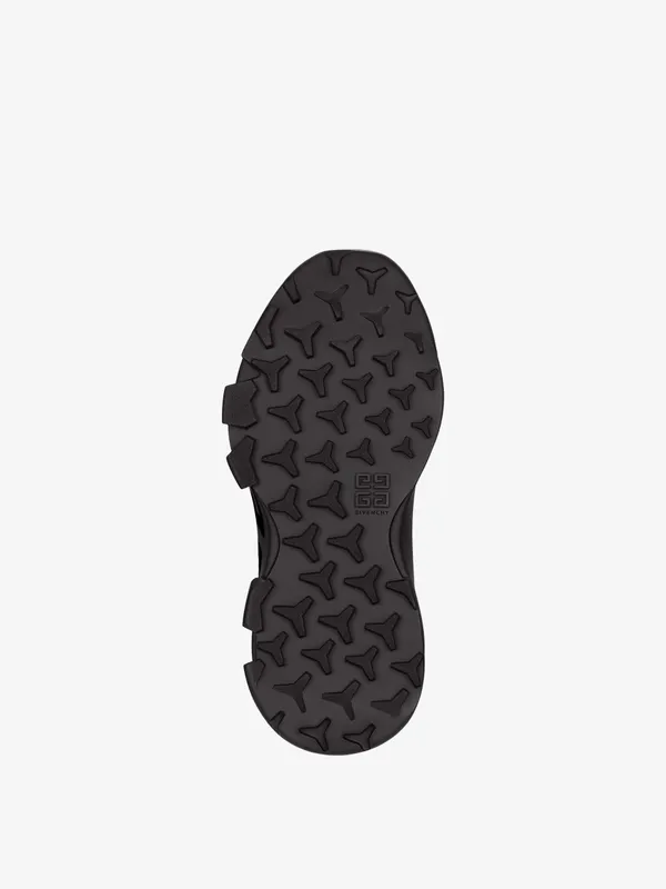 Givenchy Monumental Mallow low shoes in rubber (BHZ013H1C2-001)