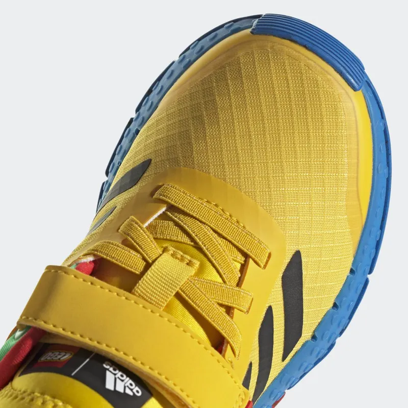 adidas adidas Sport DNA x LEGOÂ® Lifestyle met Elastische Veters en Klittenband Eqt Yellow / Core Black / Shock Blue (HQ1310)