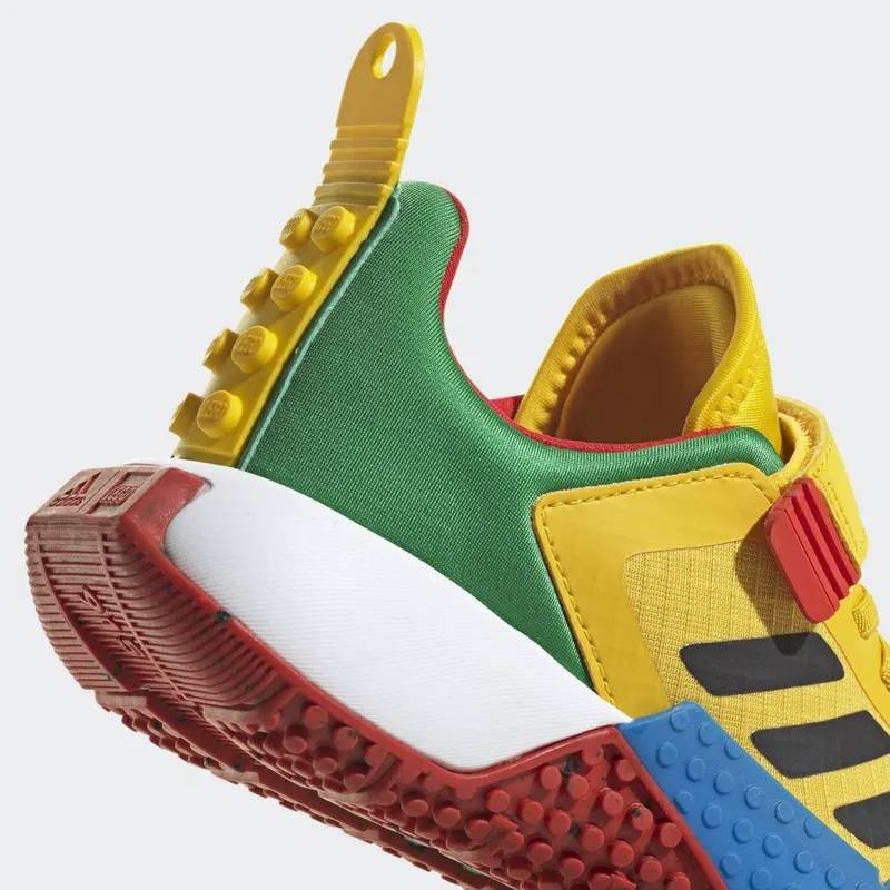 adidas adidas Sport DNA x LEGOÂ® Lifestyle met Elastische Veters en Klittenband Eqt Yellow / Core Black / Shock Blue (HQ1310)