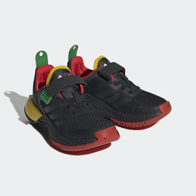 adidas adidas Sport DNA x LEGOÂ® Lifestyle met Elastische Veters en Klittenband Core Black / Core Black / Red (HQ1311)
