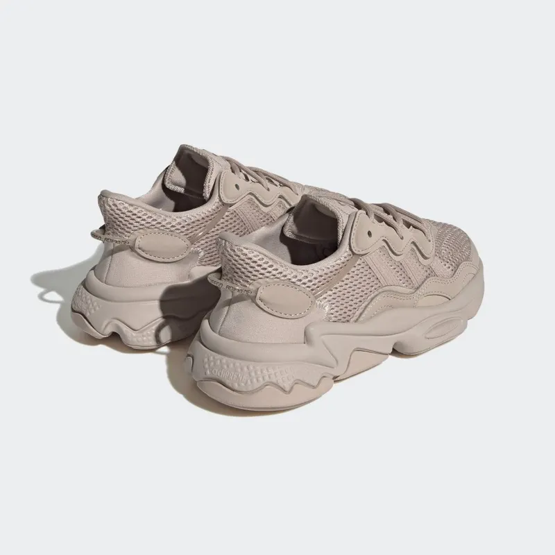 adidas OZWEEGO Wonder Taupe / Wonder Taupe / Cloud White (HQ1621)