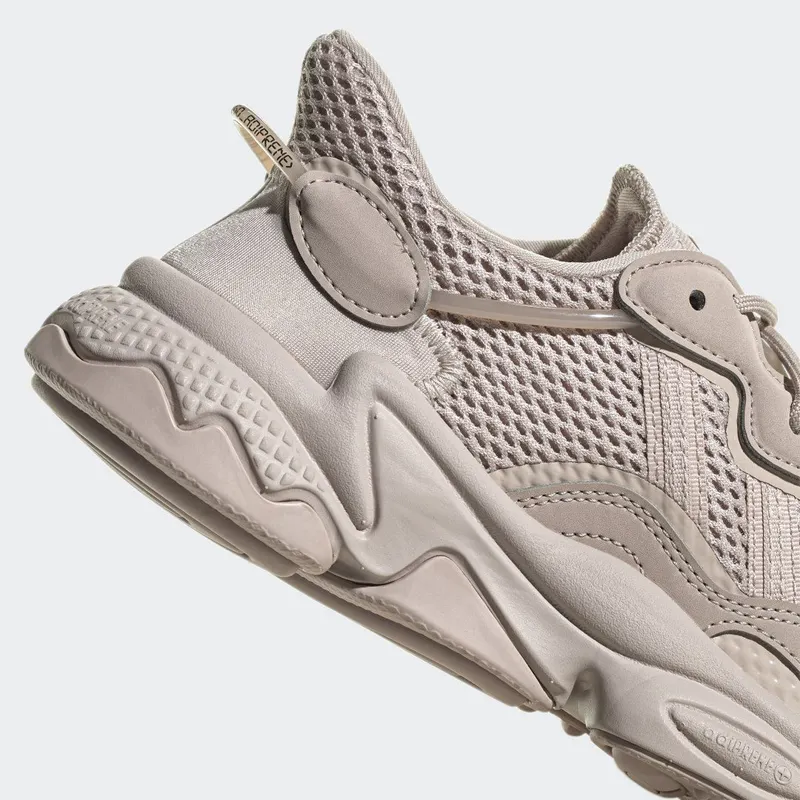 adidas OZWEEGO Wonder Taupe / Wonder Taupe / Cloud White (HQ1621)