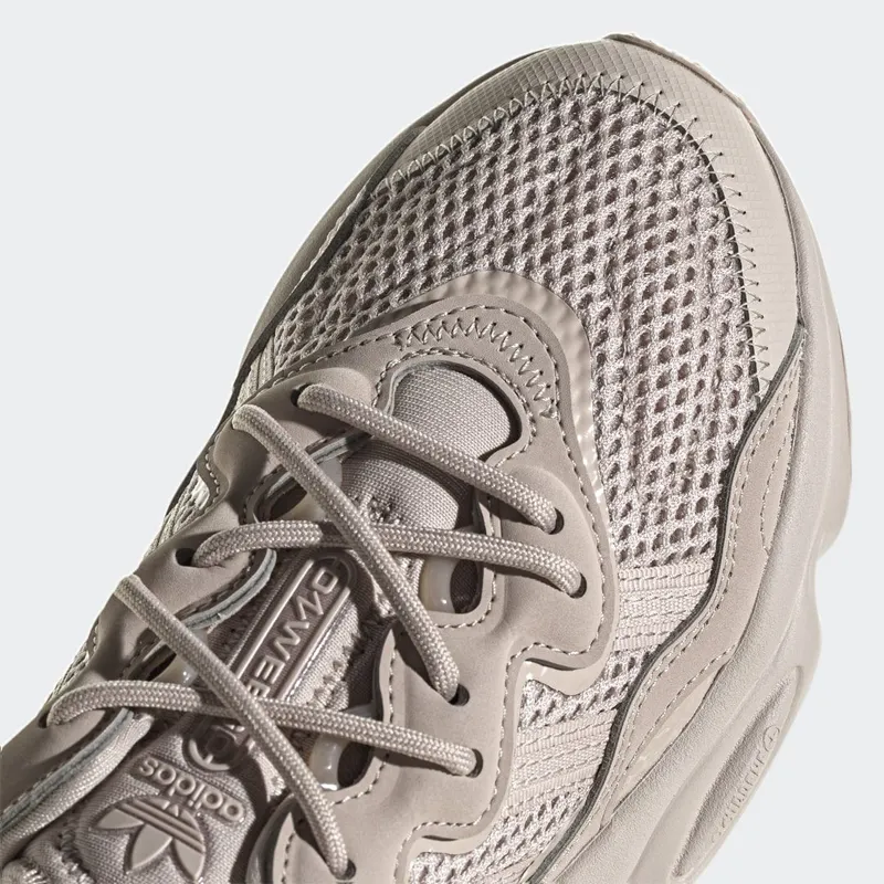adidas OZWEEGO Wonder Taupe / Wonder Taupe / Cloud White (HQ1621)