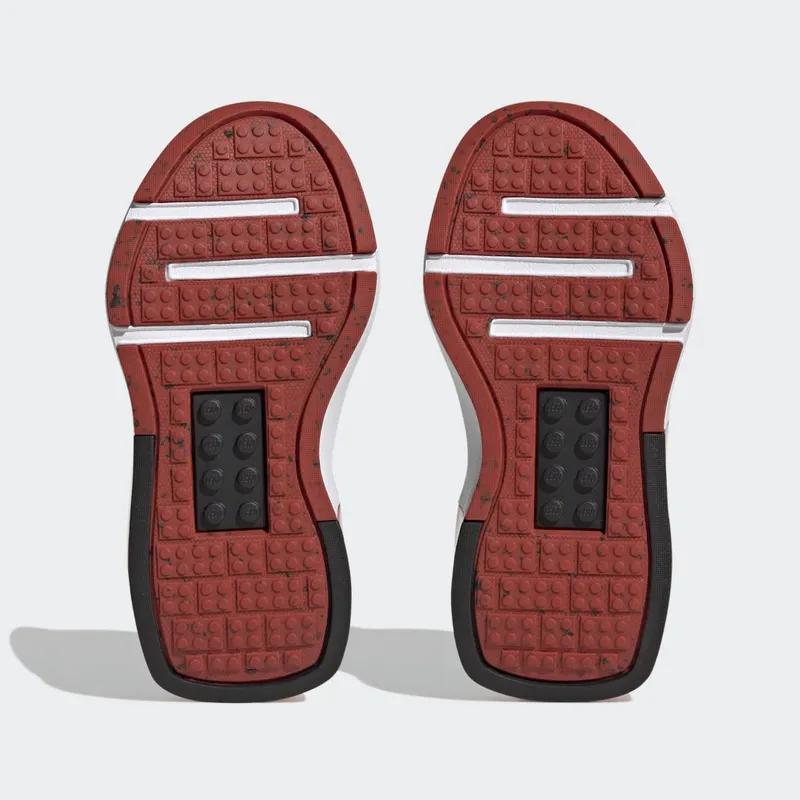 adidas adidas x LEGOÂ® Tech RNR Lifestyle met Elastische Veters en Klittenband Shock Blue / Cloud White / Red (HP5879)