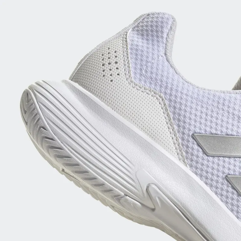 adidas Gamecourt 2.0 Tennisschoenen Cloud White / Silver Metallic / Cloud White (HQ8476)