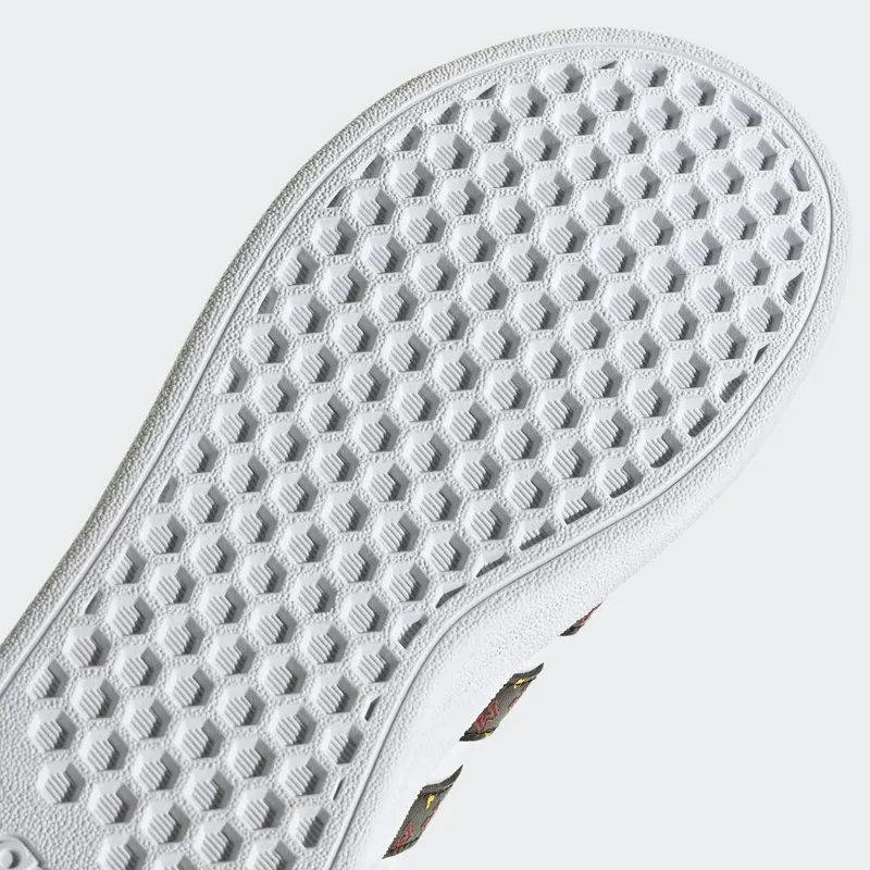 adidas adidas x Disney Grand Court Mickey Lifestyle Court met Klittenband Cloud White / Core Black / Better Scarlet (HP7760)