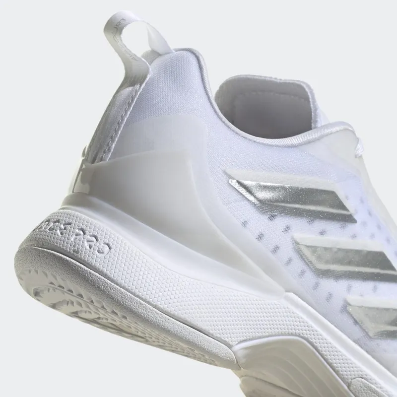 adidas AVACOURT SCHOENEN Cloud White / Silver Metallic / Cloud White (HQ8404)