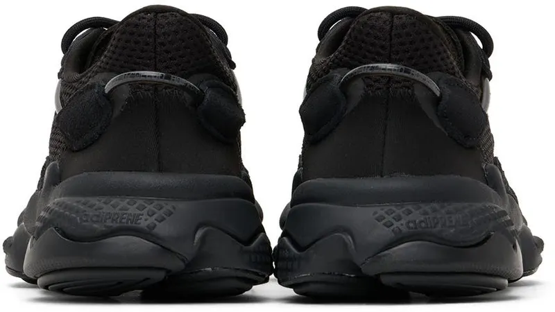 adidas OZWEEGO Core Black / Core Black / Trace Grey Met. (EE7775)