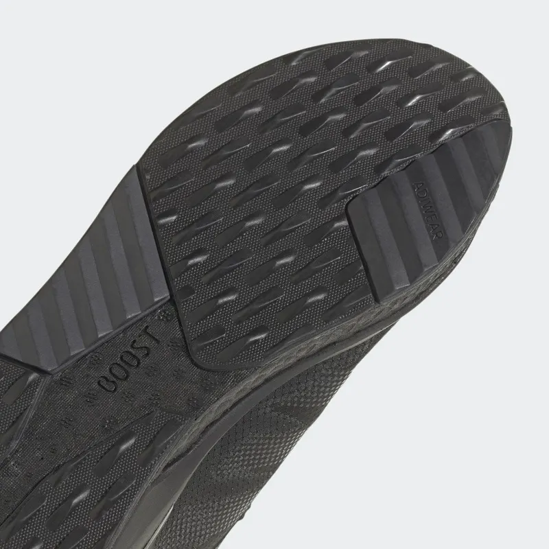 adidas Avryn Core Black / Core Black / Carbon (HP5982)