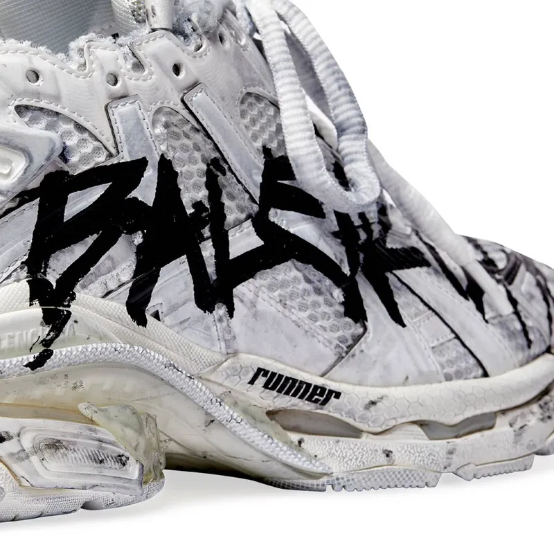 Balenciaga Runner Graffiti Trainers White (677403W3RBQ9010)