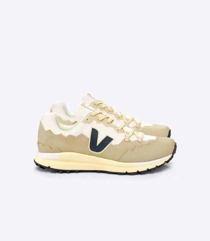 Veja FITZ ROY TREK SHELL GRAVEL NAUTICO (FR2303234A)