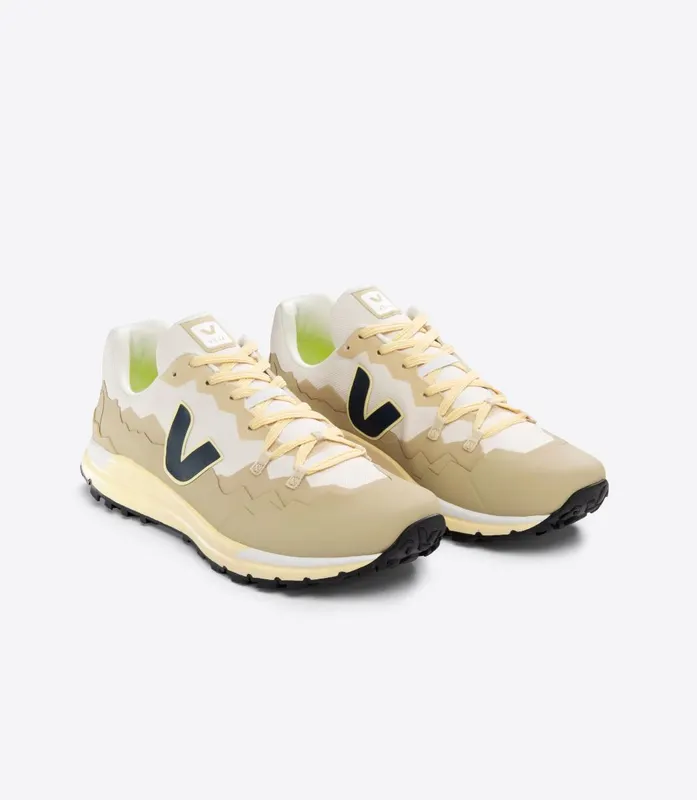 Veja FITZ ROY TREK SHELL GRAVEL NAUTICO (FR2303234A)