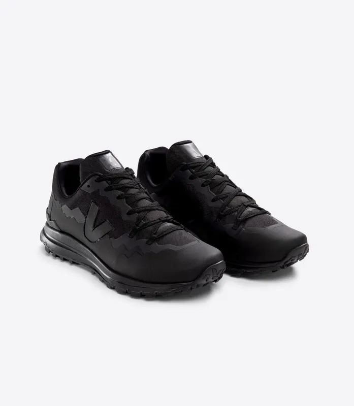 Veja FITZ ROY TREK SHELL FULL BLACK (FS2302456A)