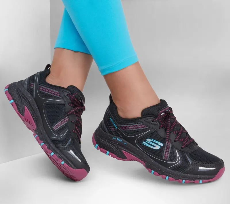 Skechers Hillcrest – Vast Adventure – Zwart / Purper (149820-BKPR)