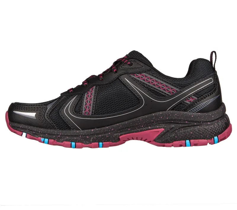 Skechers Hillcrest – Vast Adventure – Zwart / Purper (149820-BKPR)