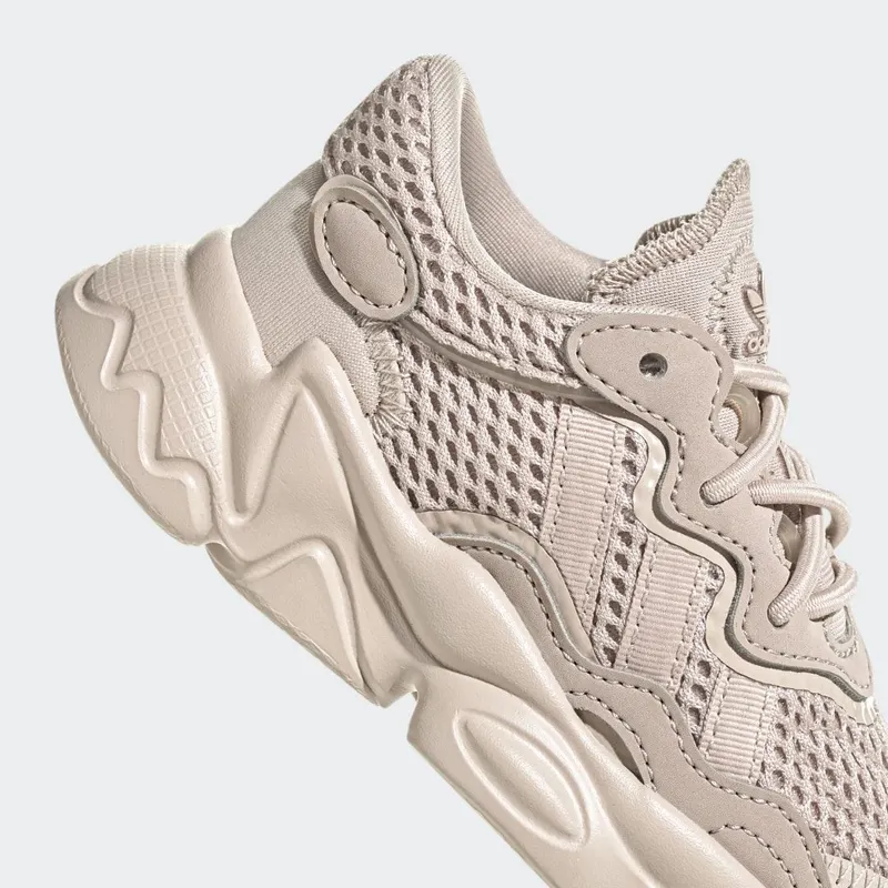 adidas OZWEEGO Wonder Taupe / Wonder Taupe / Cloud White (HQ1623)