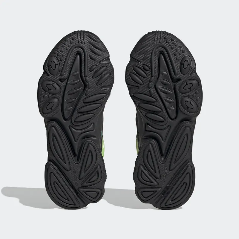 adidas OZWEEGO Core Black / Core Black / Solar Green (HQ1637)