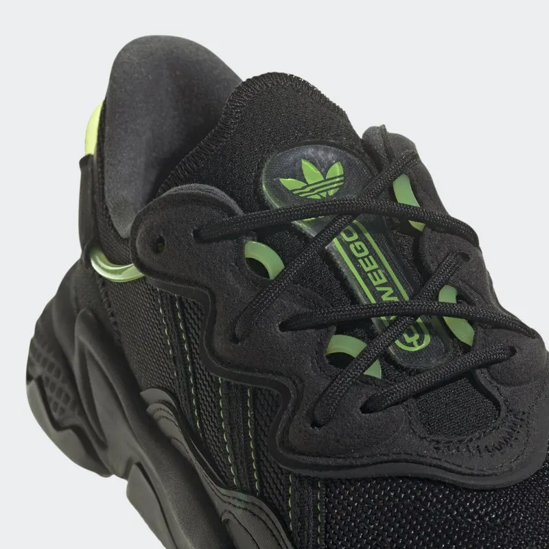 adidas OZWEEGO Core Black / Core Black / Solar Green (HQ1637)