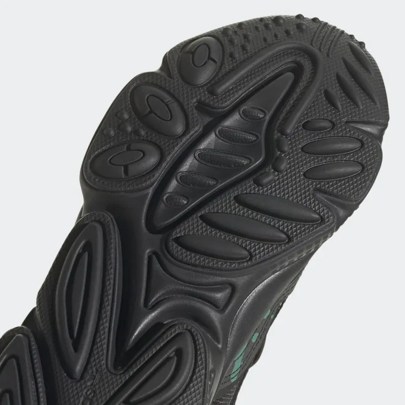 adidas OZWEEGO Core Black / Core Black / Solar Green (HQ1637)