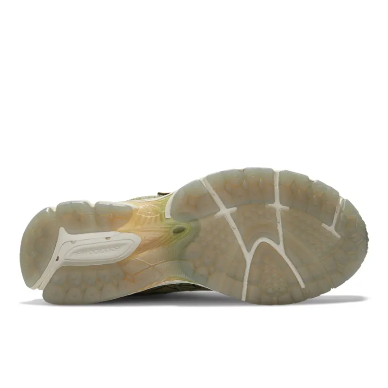 New Balance 2002R Bryant Giles What Now? Iguana / Capulet Olive (M2002RAG)