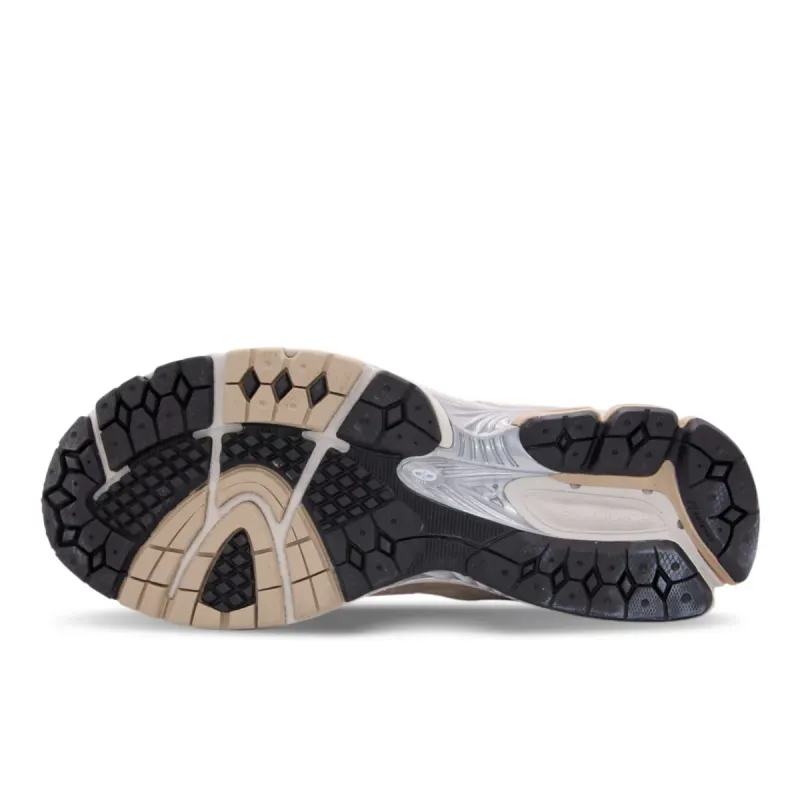 New Balance 2002R Beige Beige / Beige / Silver (ML2002R2)