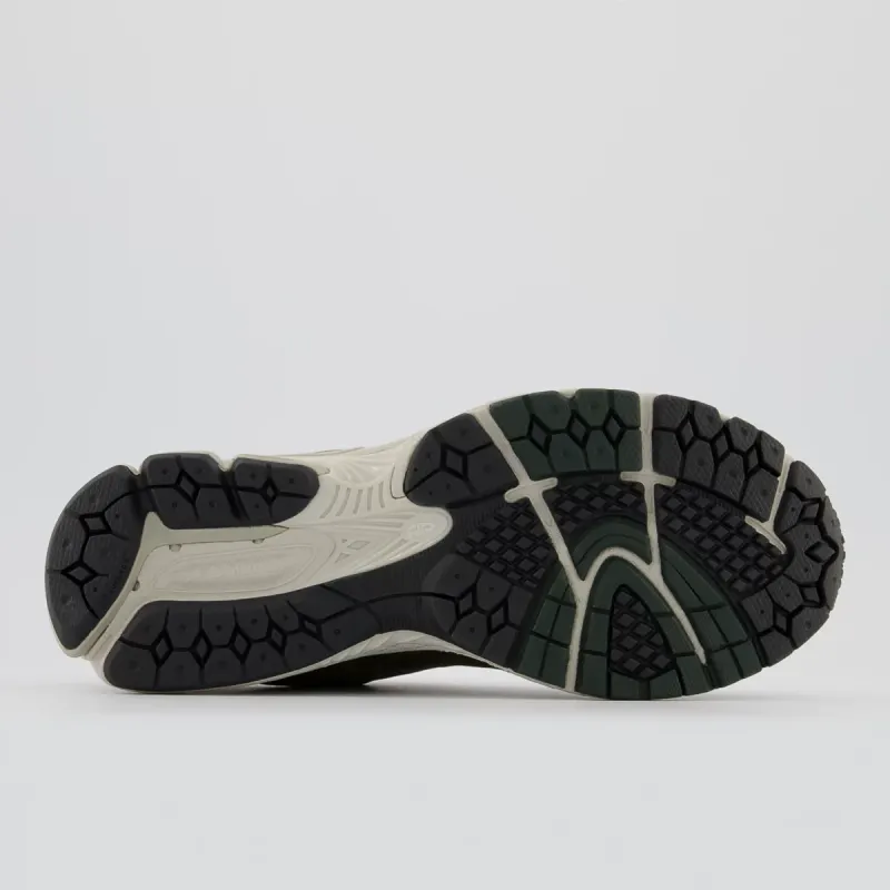 New Balance 2002R Dark Olive Dark Olive / Off White (M2002RGL)
