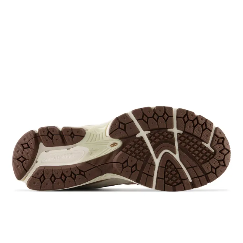 New Balance 2002R SSENSE Exclusive Corduroy Beige / Brown (M2002RSS)