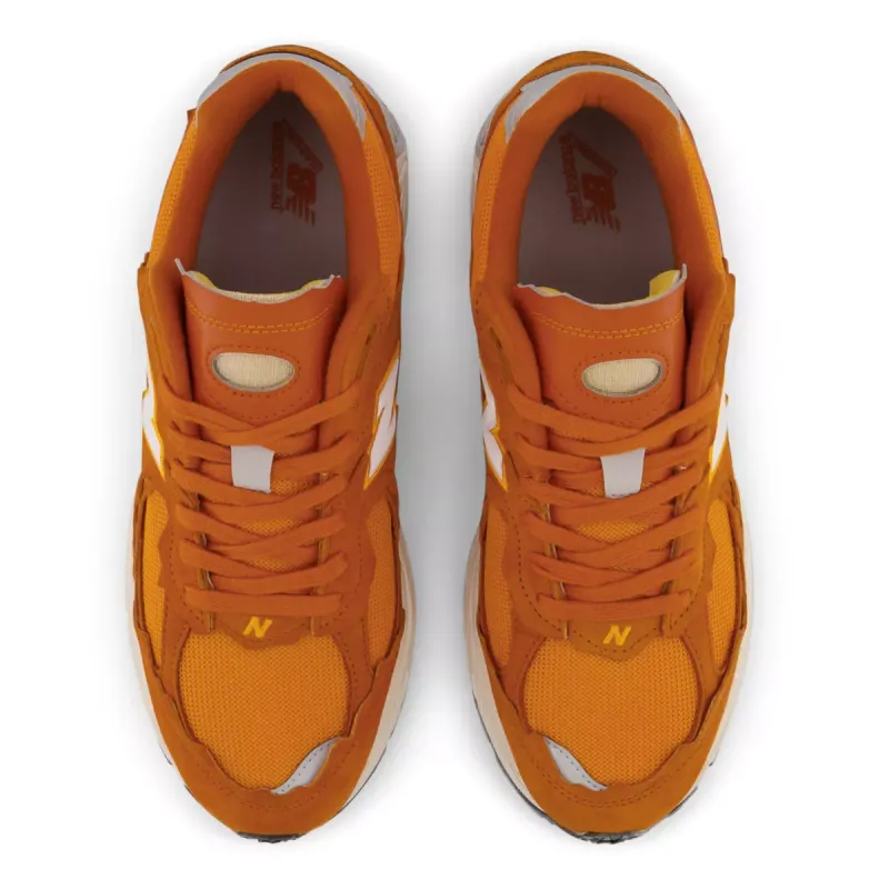 New Balance 2002R Protection Pack Orange (M2002RDE)