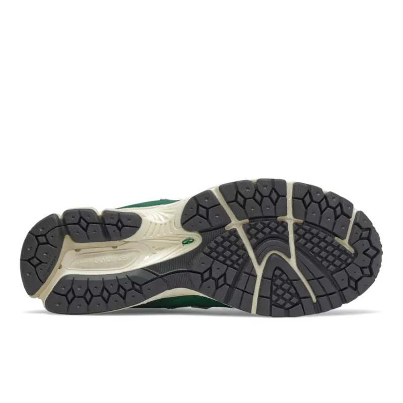 New Balance 2002R Forest Green (M2002RHB)
