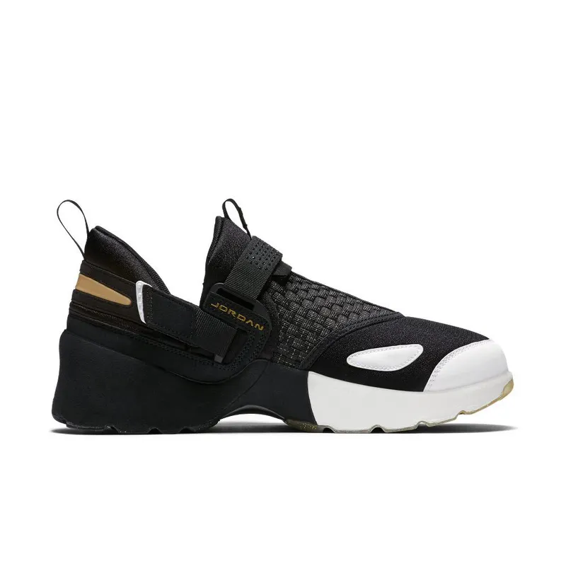 Jordan Trunner LX ‘BHM’ (909408-032)