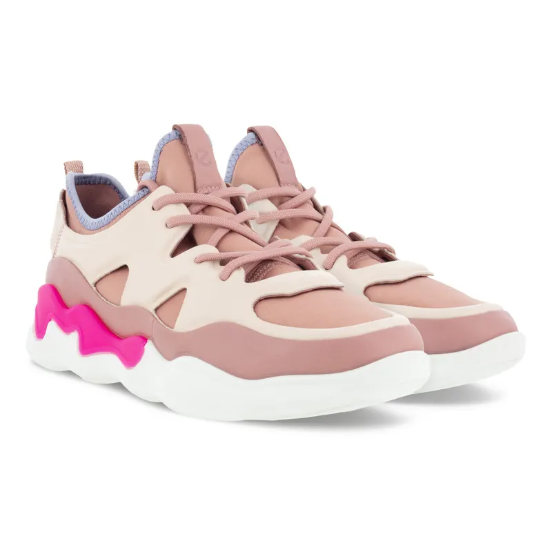 Pink (81083352437)