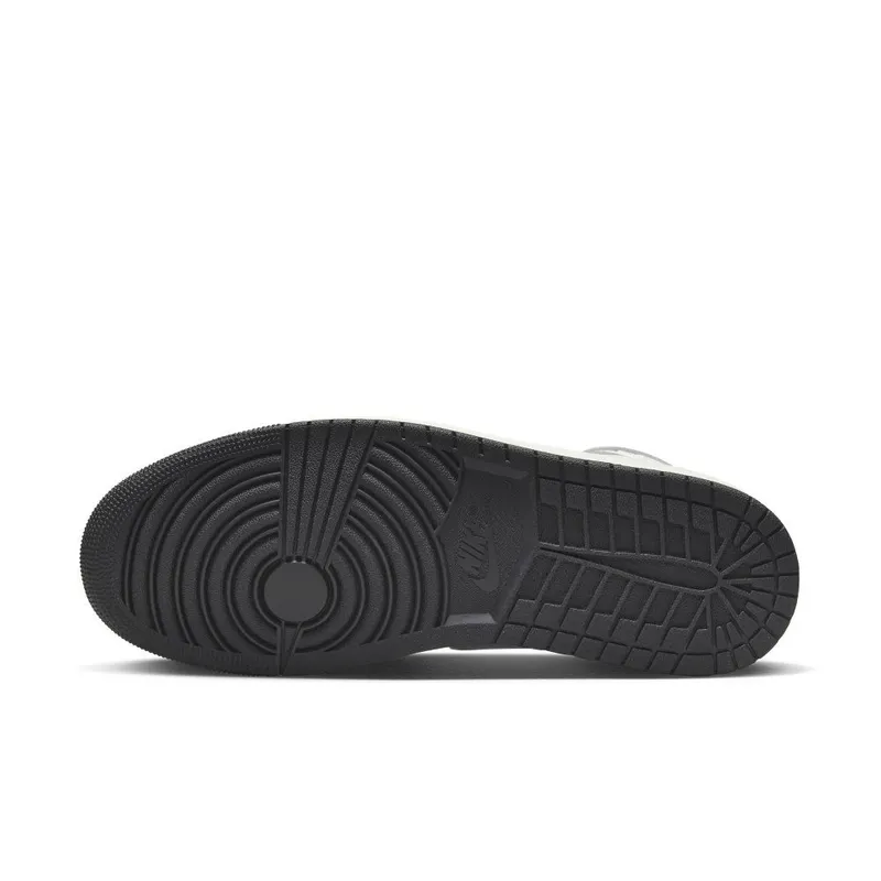 Air Jordan 1 Retro High OG ‘Black and Smoke Grey’ (DZ5485-051)