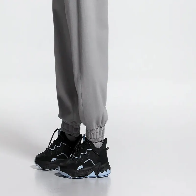 adidas OZWEEGO Core Black / Core Black / Blue Dawn (HQ8545)