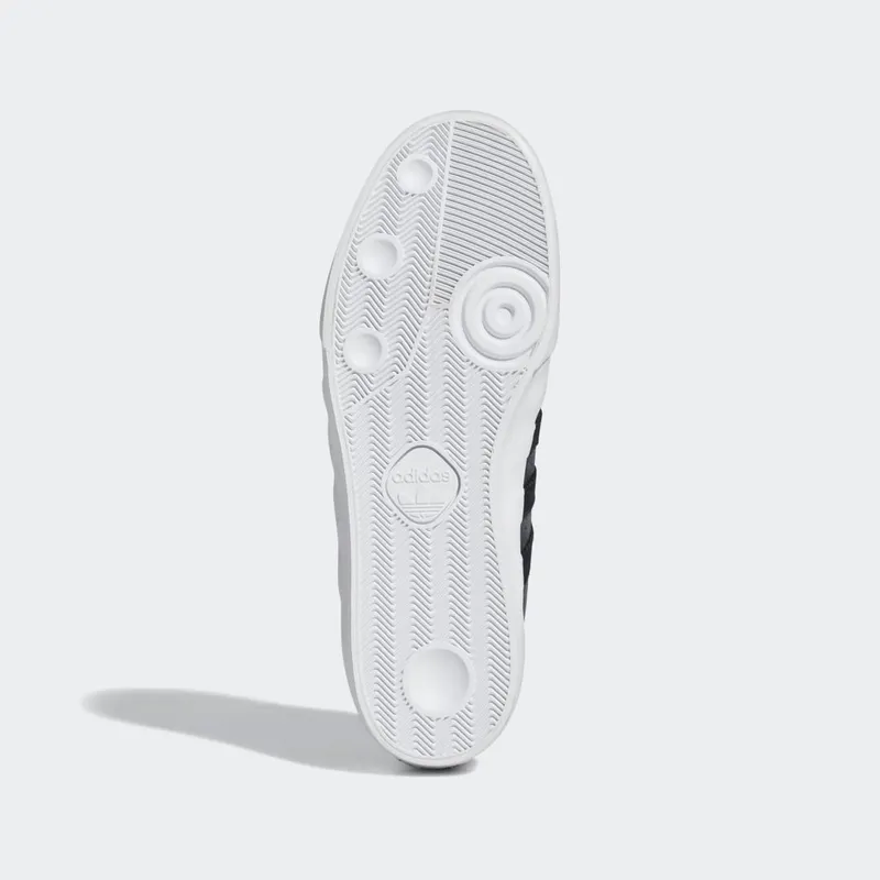 adidas Seeley XT Carbon / Core Black / Cloud White (GX2075)
