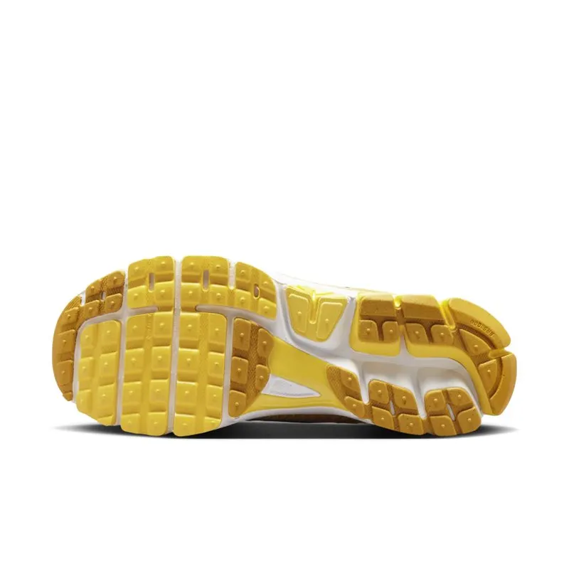 Nike Zoom Vomero 5 ‘Varsity Maize’ Varsity Maize / Laser Orange-Metallic Silver (FJ4453-765)