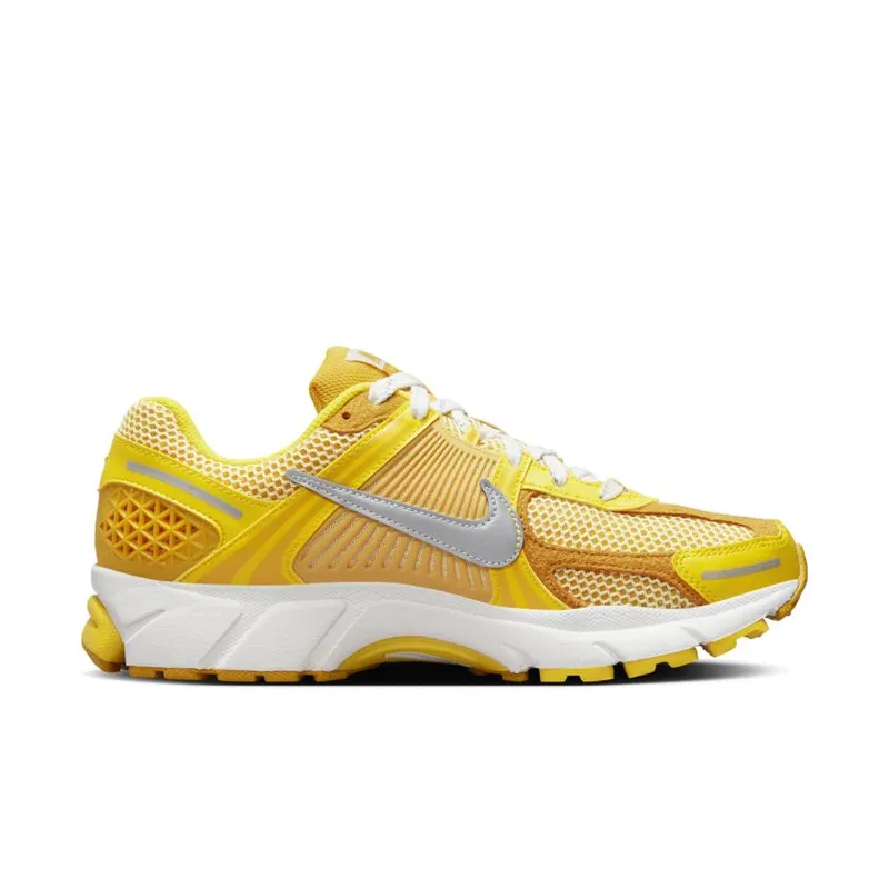 Nike Zoom Vomero 5 ‘Varsity Maize’ Varsity Maize / Laser Orange-Metallic Silver (FJ4453-765)