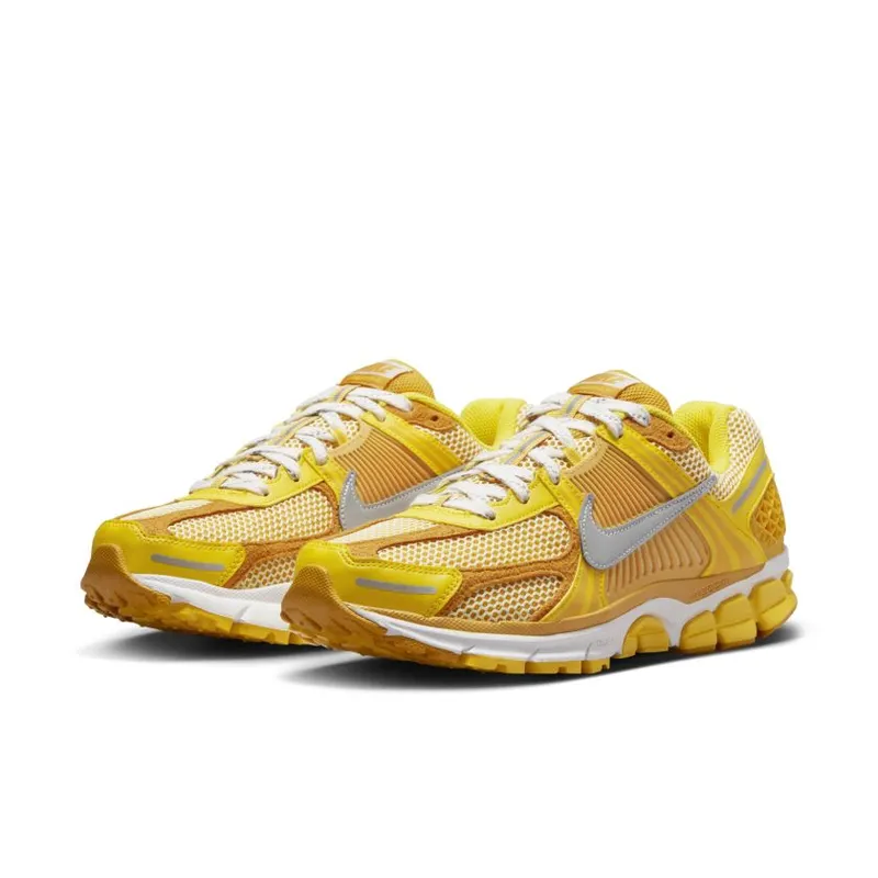 Nike Zoom Vomero 5 ‘Varsity Maize’ Varsity Maize / Laser Orange-Metallic Silver (FJ4453-765)