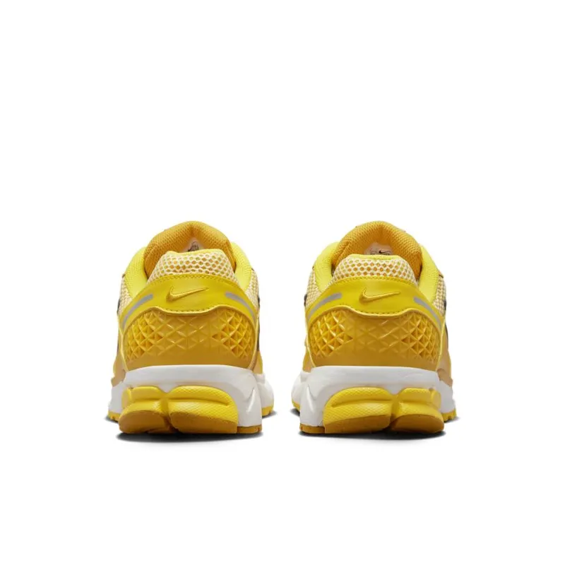 Nike Zoom Vomero 5 ‘Varsity Maize’ Varsity Maize / Laser Orange-Metallic Silver (FJ4453-765)