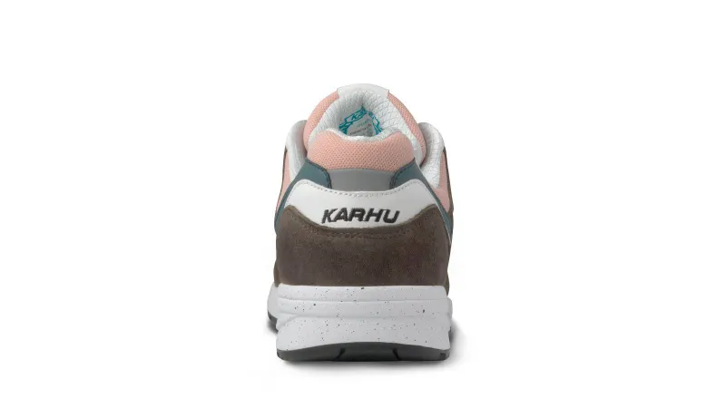 Karhu Legacy 96 – Tarmac / Gray Violet (F806014)