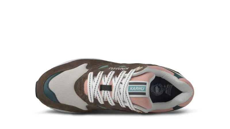 Karhu Legacy 96 – Tarmac / Gray Violet (F806014)