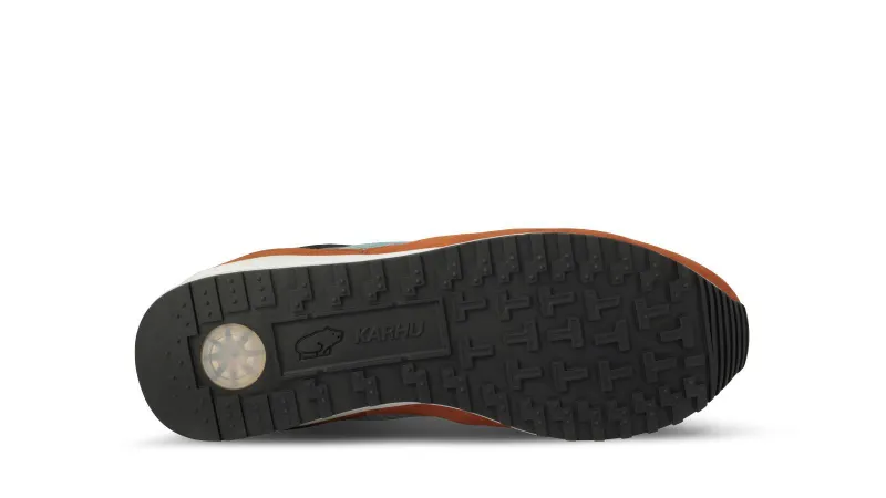 Karhu Synchron Classic – Cinnanmon Stick / Jet Black (F802654)