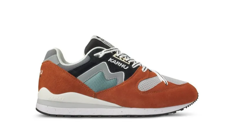 Karhu Synchron Classic – Cinnanmon Stick / Jet Black (F802654)