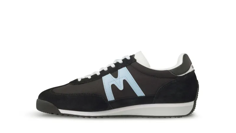 Karhu Mestari – Jet Black / Blue Fog (F805022)