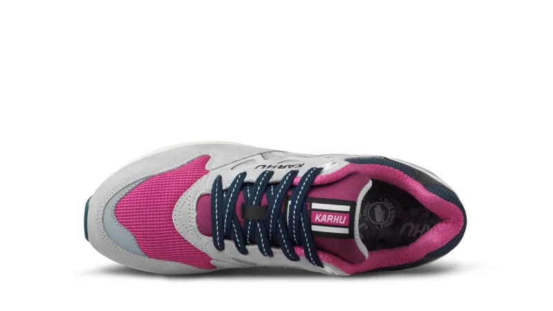 Karhu Legacy 96 – Gray Violet / Very Berry (F806010)