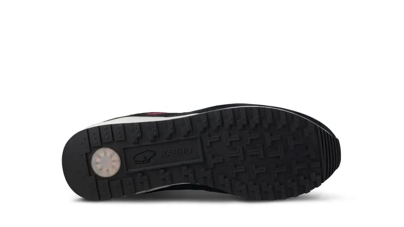 Karhu Synchron Classic – Jet Black / Cabaret (F802660)