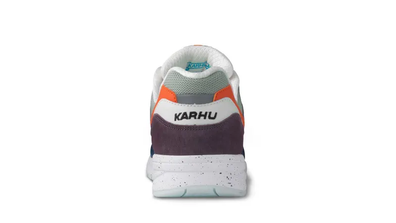 Karhu Legacy 96 – Ensign Blue / Lily White (F806017)