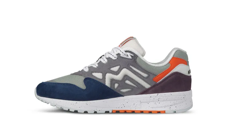 Karhu Legacy 96 – Ensign Blue / Lily White (F806017)