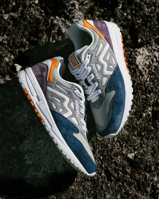Karhu Legacy 96 – Ensign Blue / Lily White (F806017)