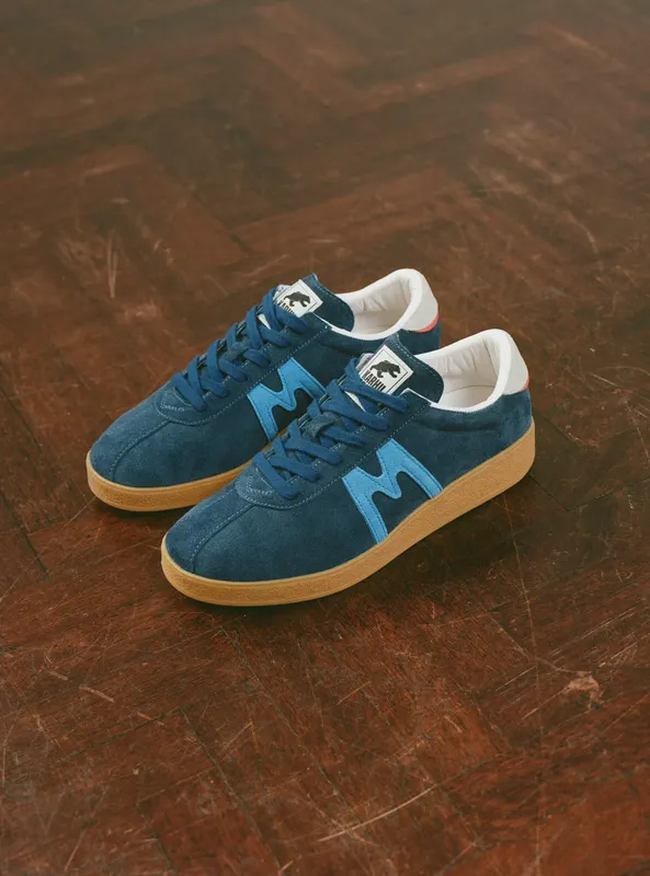 Karhu Trampas – Ensign Blue / Azure Blue (F809011)