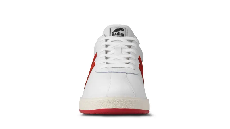 Karhu Trampas – White / Red (F809025)